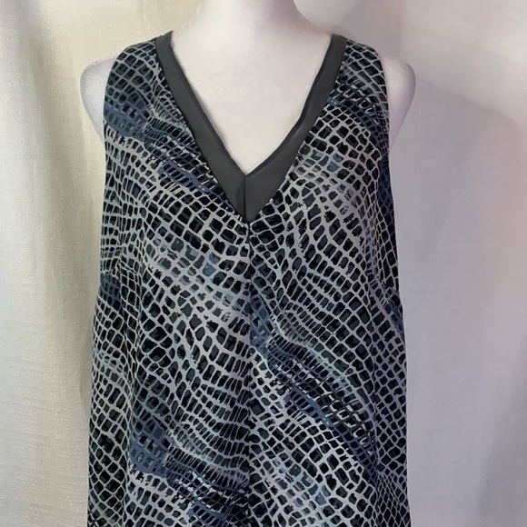 Banana Republic Factory Snakeskin V Neck Sleeveless Top - Picture 3 of 12